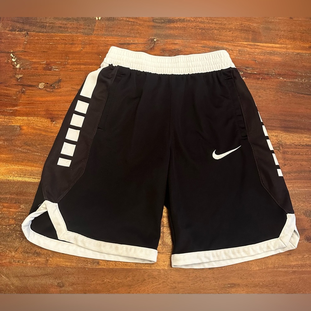 Nike Youth Boys Dry Fit Shorts Size Medium. EUC.